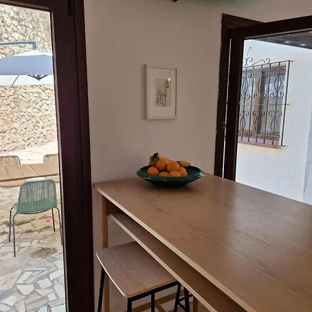 Individual Tranquila Con Bano Privado En Piso Compartido *